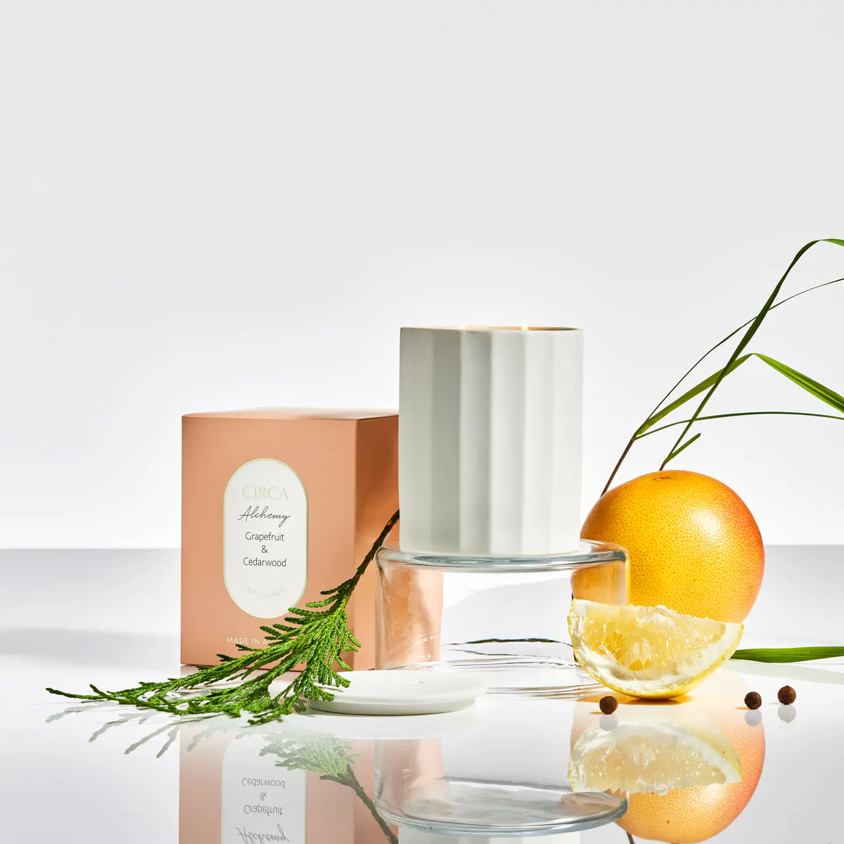 CIRCA Alchemy Grapefruit & Cedarwood Candle 350g, view 2