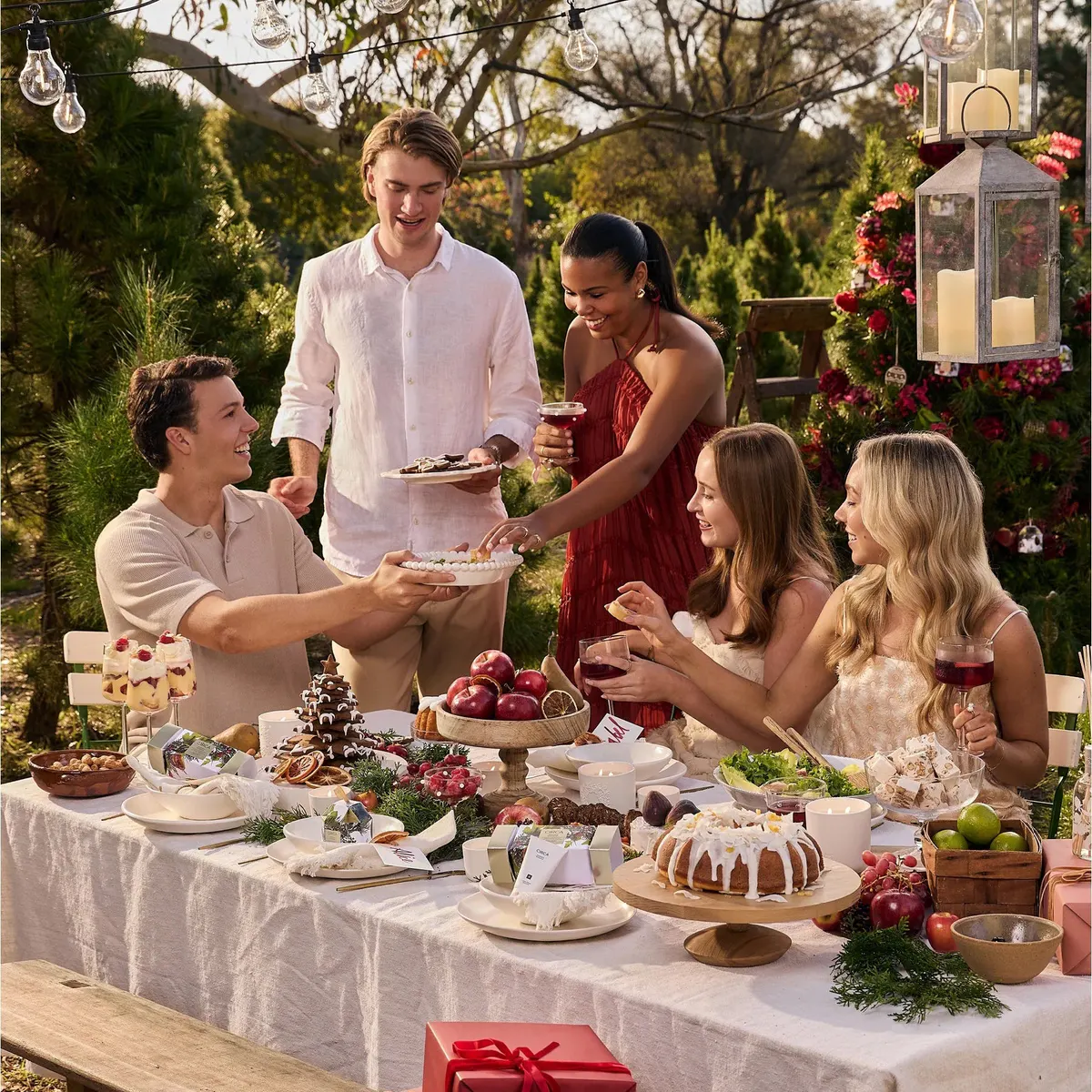 CIRCA Christmas Candle Trio Pack 70g - White Fig & Cedar, Raspberry & Rhubarb & Gingerbread Cookies, view 3