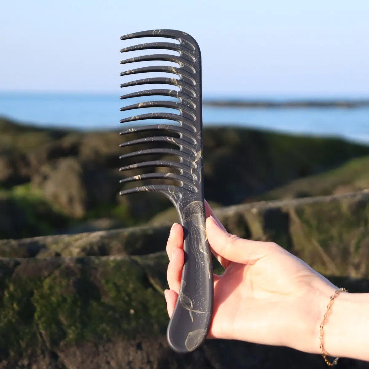 Denman D28 Navy Future Dusk Wide Tooth Detangle Comb, view 3