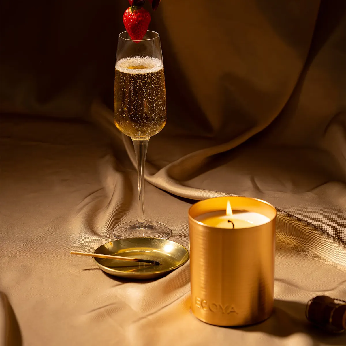 ECOYA Goldie Candle 460g - Chilli Strawberry, view 2