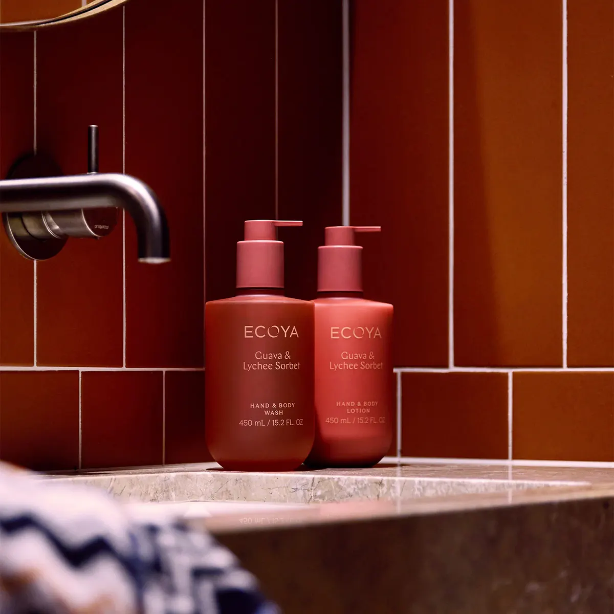 ECOYA Hand & Body Wash 450ml - Guava & Lychee Sorbet, view 4