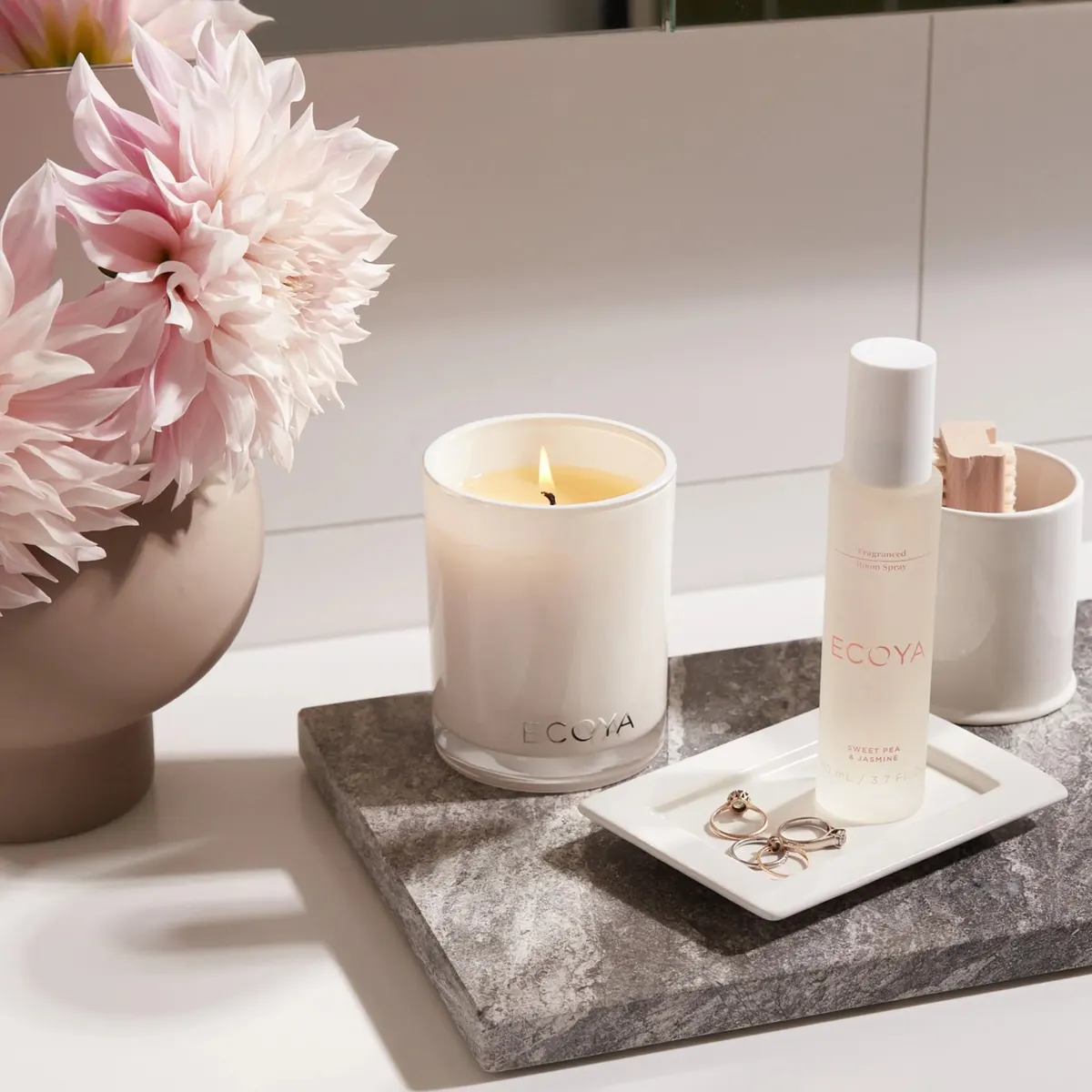 ECOYA Madison Candle 400g - Sweet Pea & Jasmine, view 2