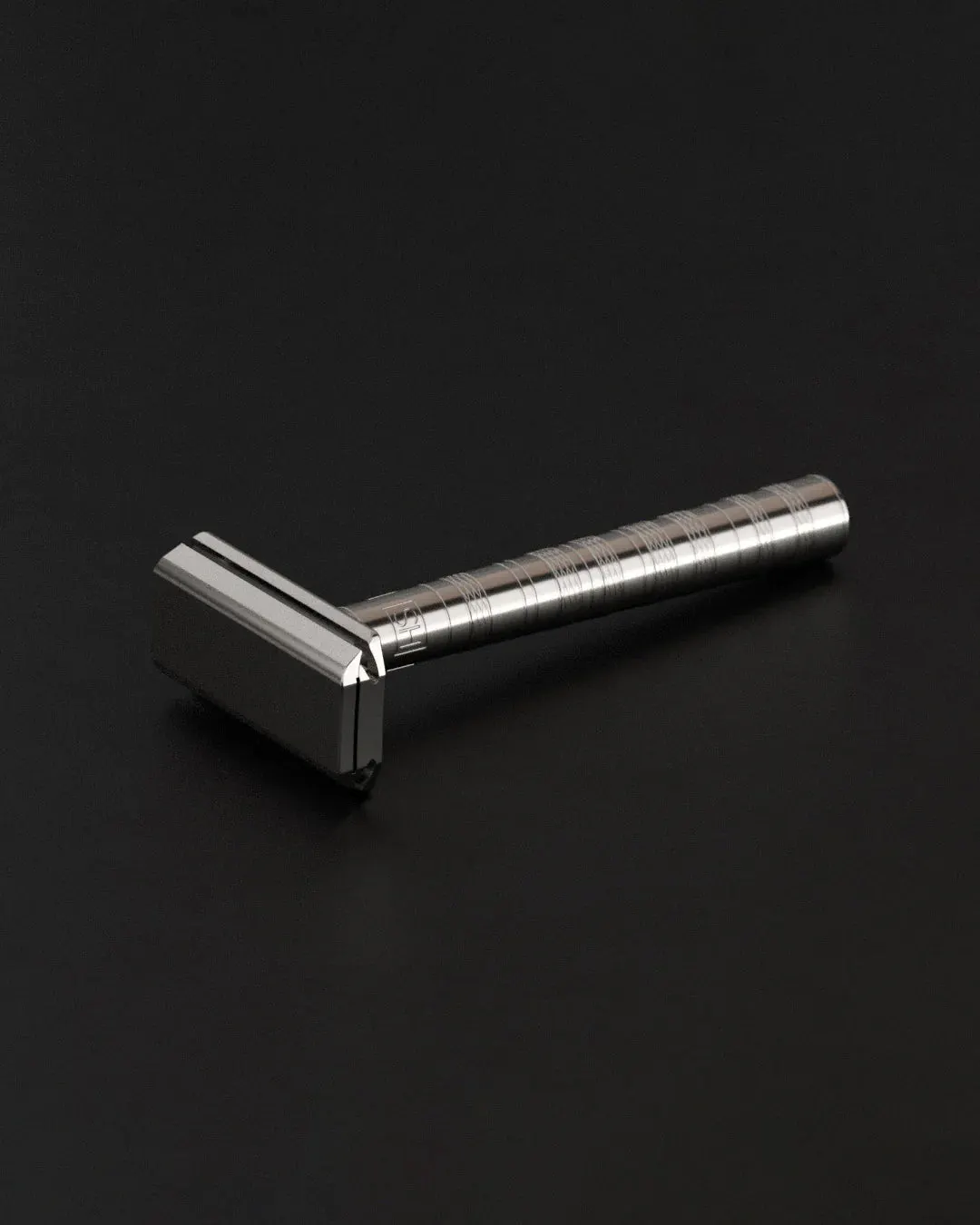 Henson Shaving Ti22 Medium DE Safety Razor Titanium, view 2
