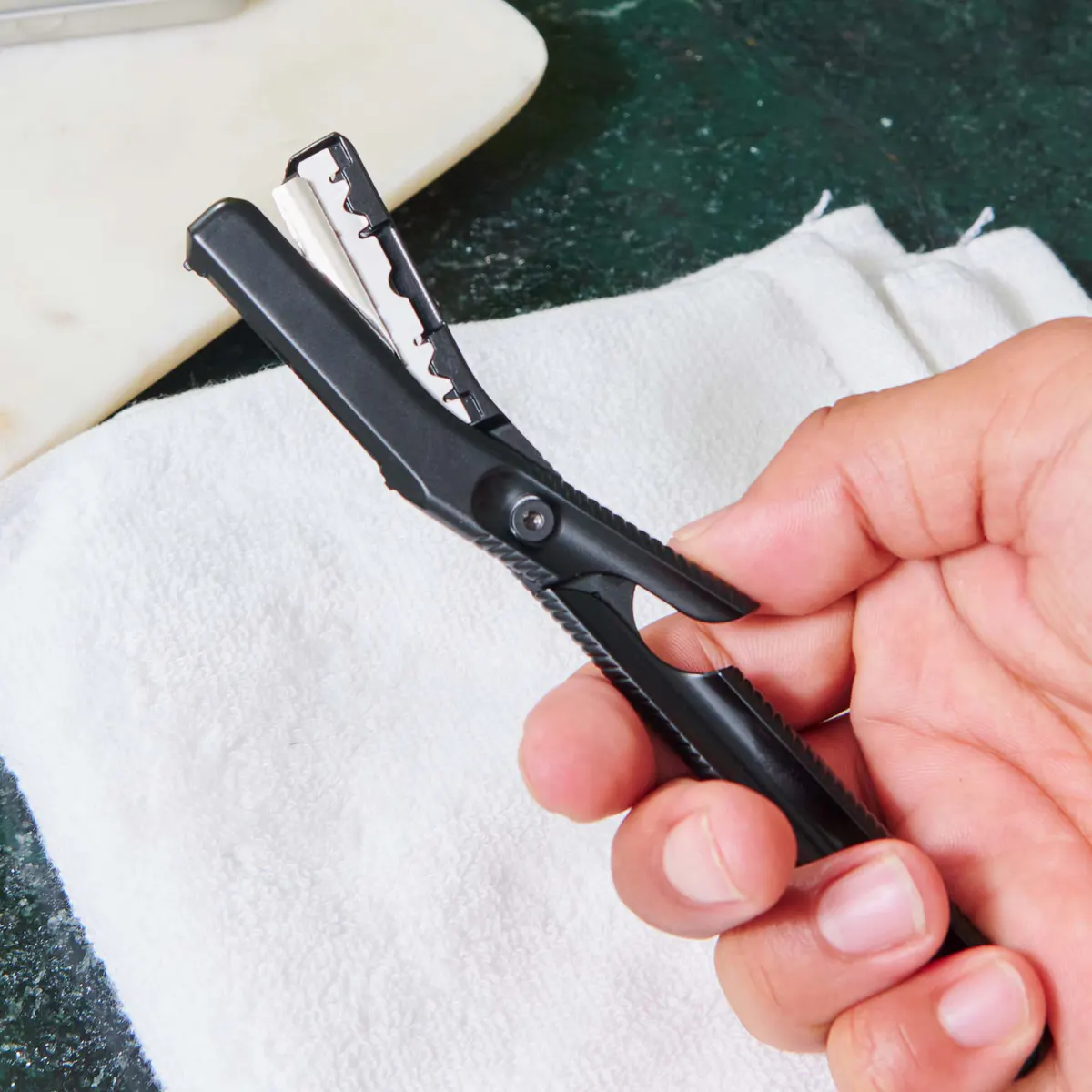 Leaf Shave Dermaplaner - Black, view 5
