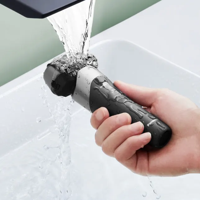 Panasonic Series 500 3-Blade Wet & Dry Electric Shaver - Black, view 5