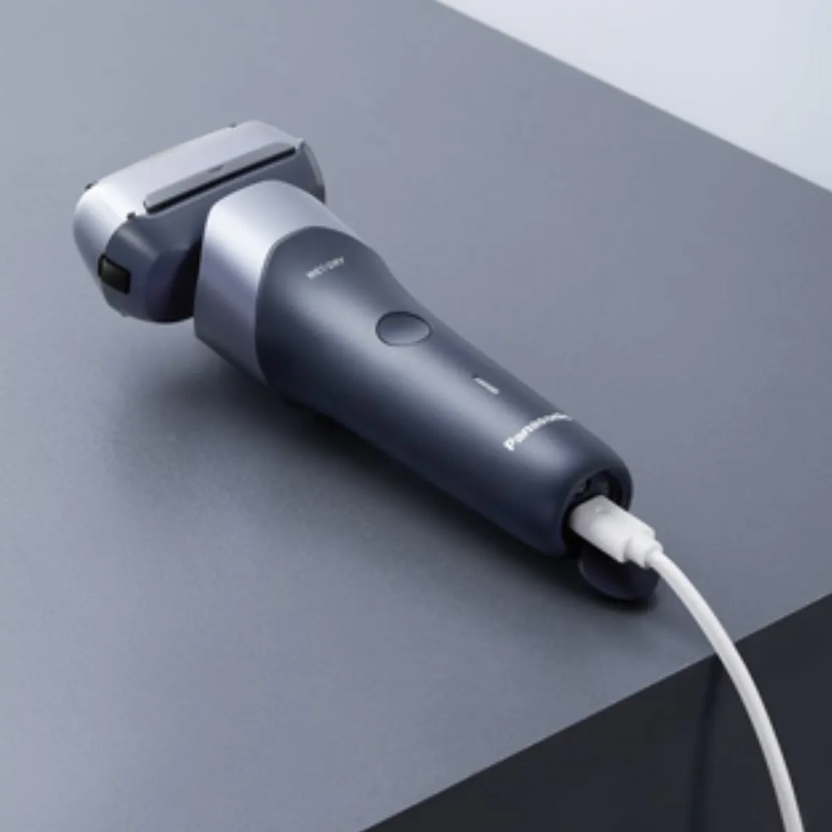 Panasonic Series 500 3-Blade Wet & Dry Electric Shaver - Blue, view 6