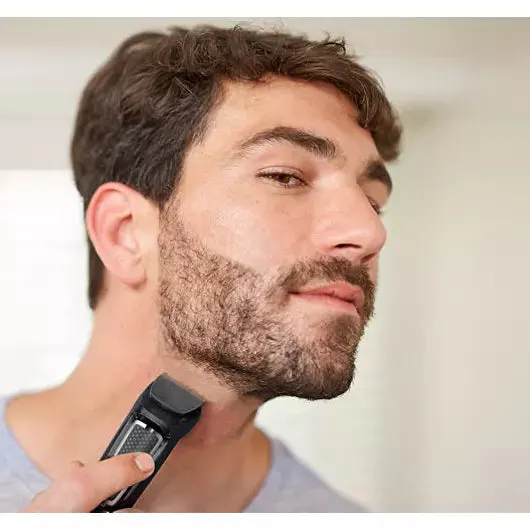 Philips Multigroom Series 3000 8-in-1 Face & Hair Trimmer - Black, view 3