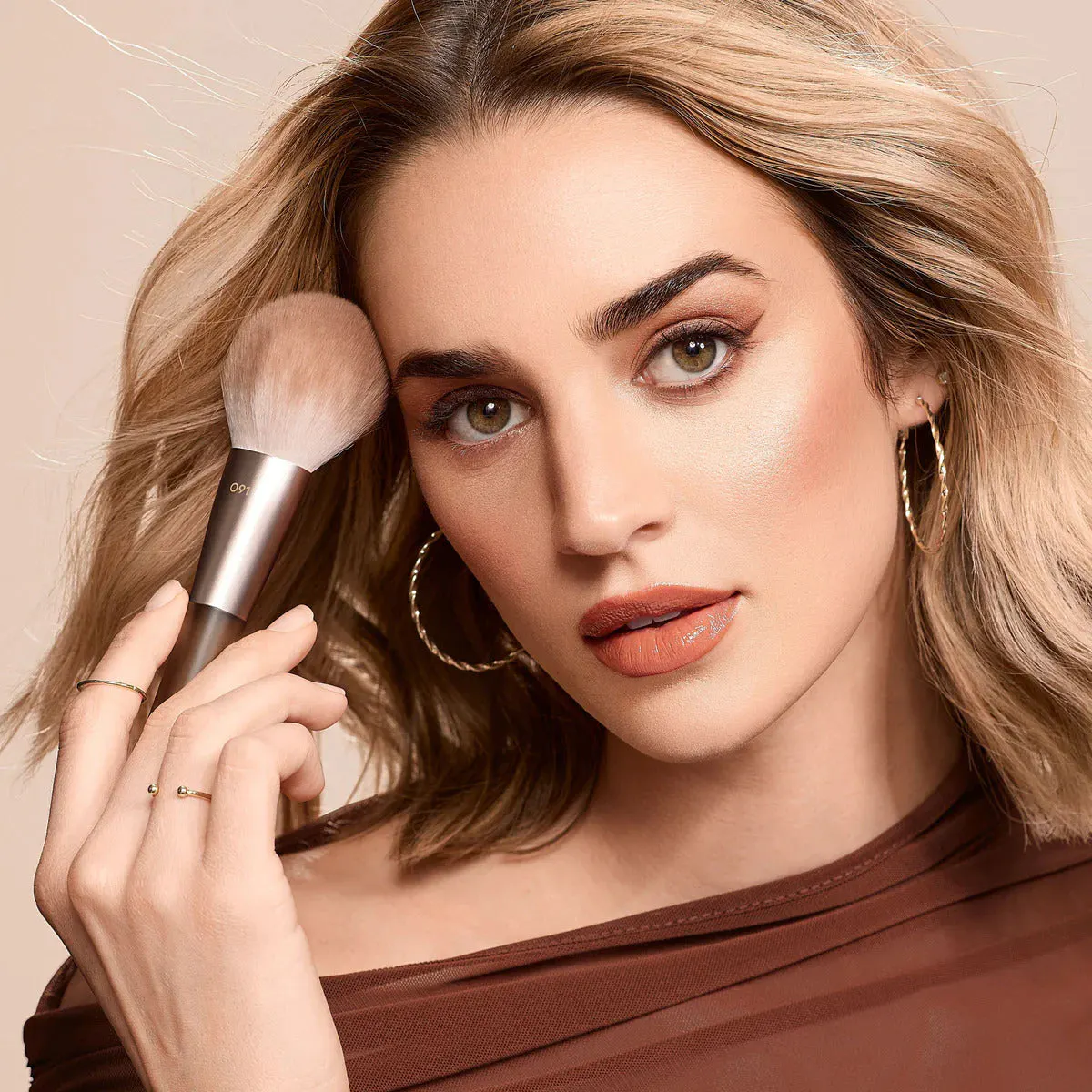 Real Techniques New Nudes Hazy Finish Powder Brush, view 2
